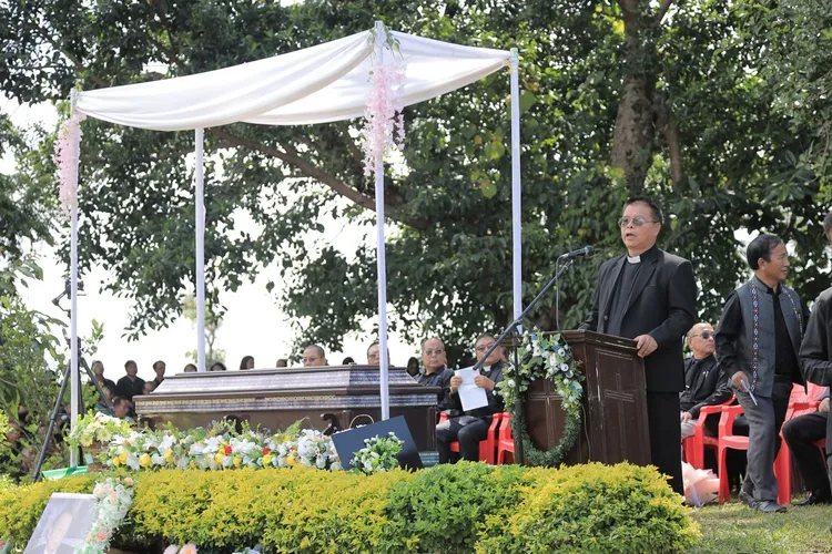 Rev. K. Laichhua Azyu